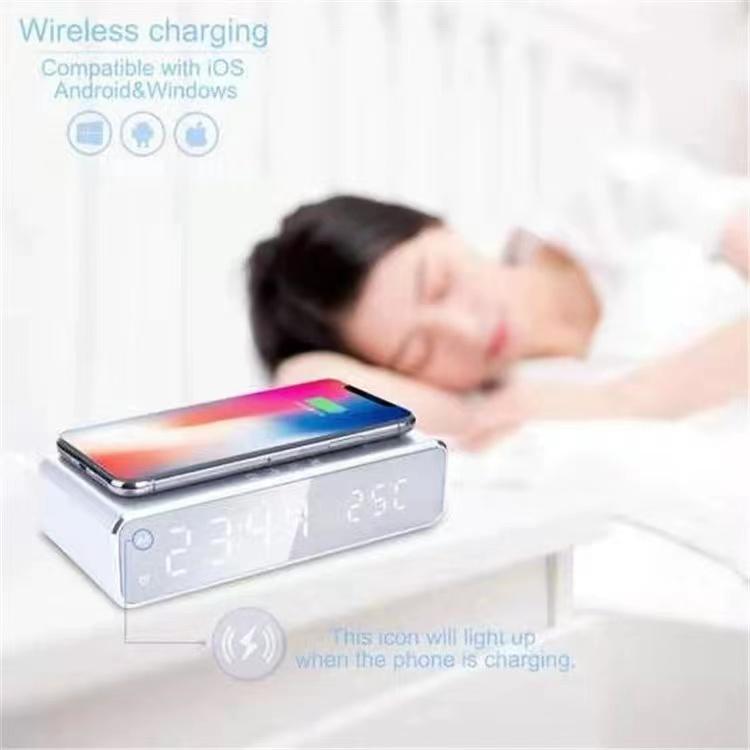 Wireless charger with LED alarm clock and thermometer three-in-one stylish control design is suitable for home or office use. Electronic Smartphone wireless charger Cellphone Cellphone wireless  charger